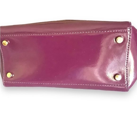 Kate Spade beautiful plum in a vinyl material . In pre owned condition. - Picture 3 of 7